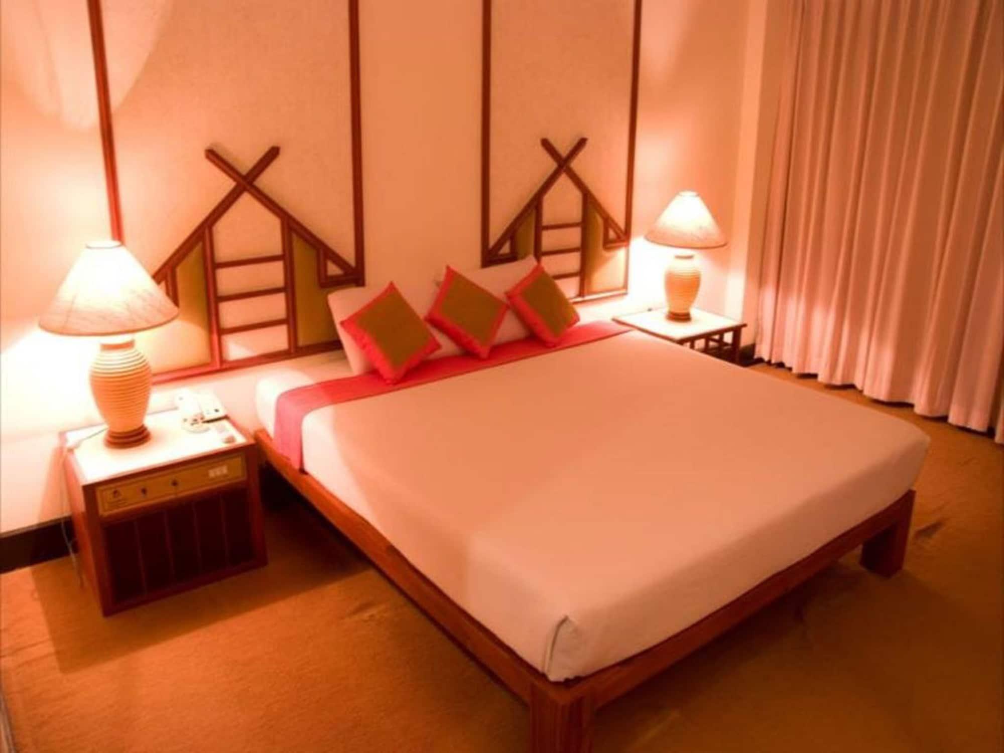 Seeharaj Hotel Uttaradit Exteriör bild