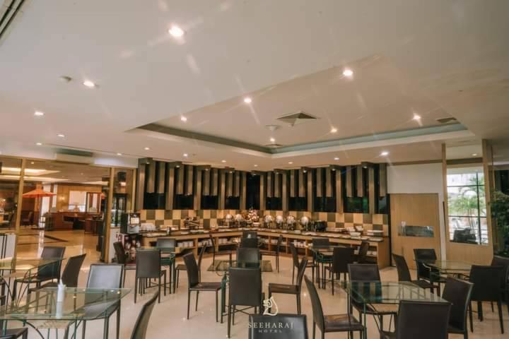 Seeharaj Hotel Uttaradit Exteriör bild