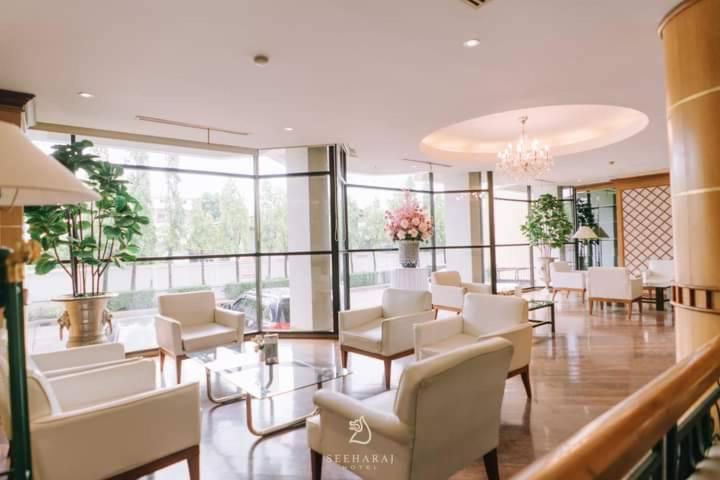 Seeharaj Hotel Uttaradit Exteriör bild