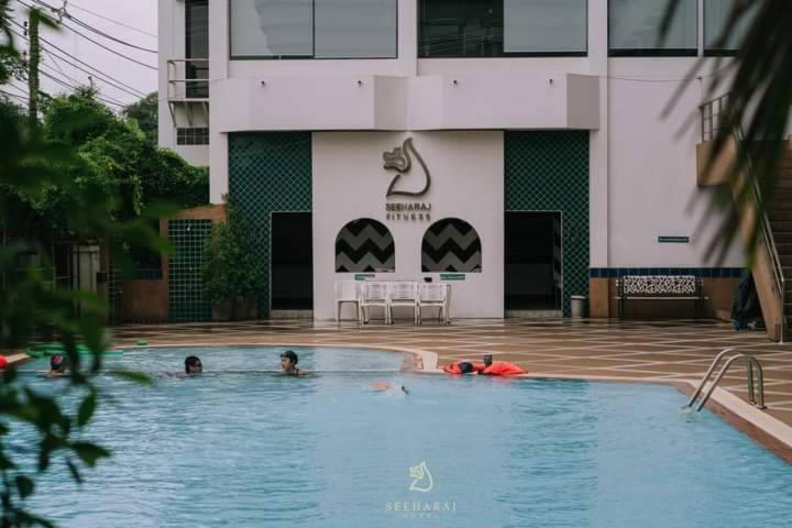 Seeharaj Hotel Uttaradit Exteriör bild