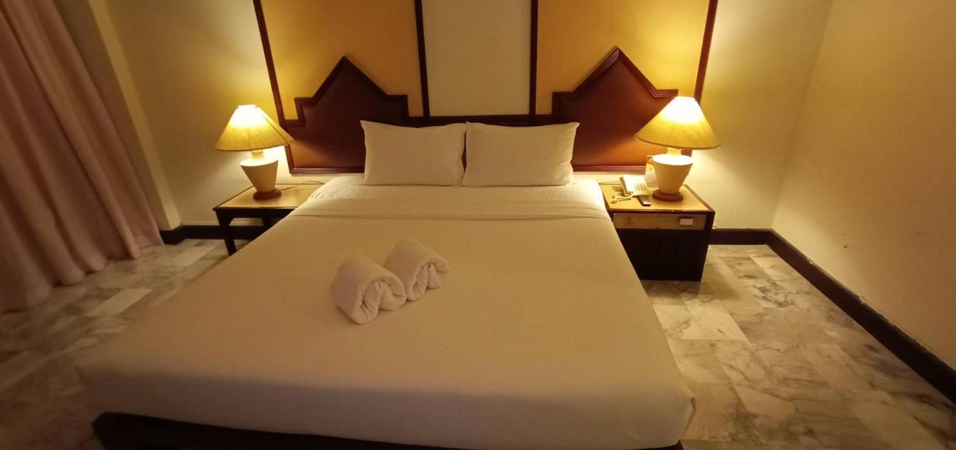 Seeharaj Hotel Uttaradit Exteriör bild