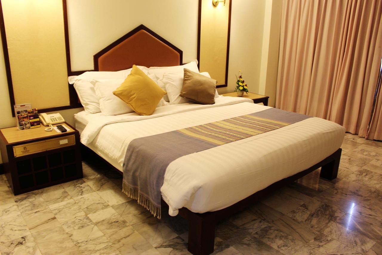 Seeharaj Hotel Uttaradit Exteriör bild