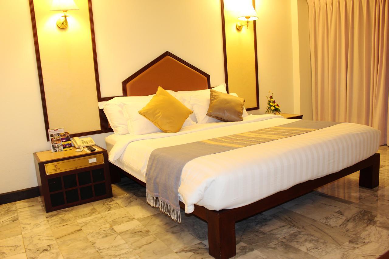Seeharaj Hotel Uttaradit Exteriör bild