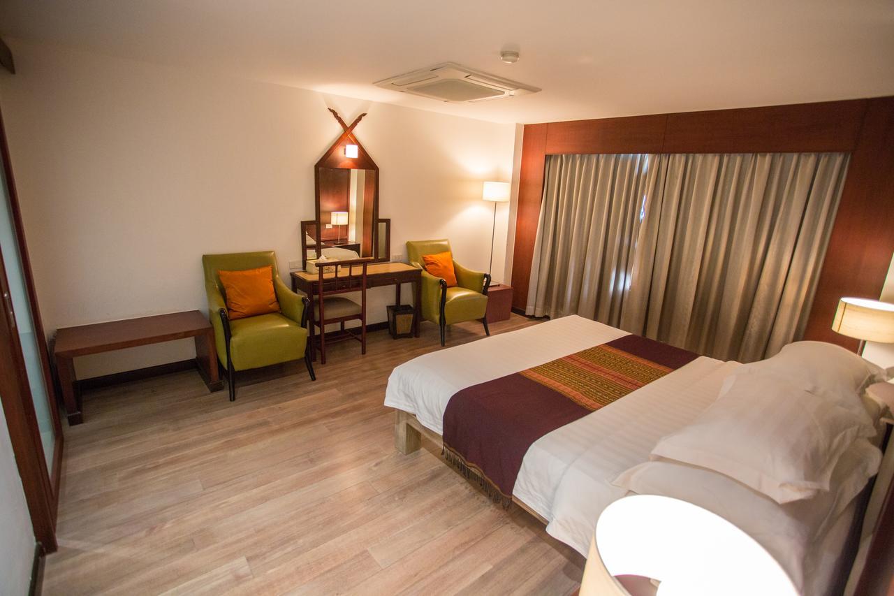 Seeharaj Hotel Uttaradit Exteriör bild