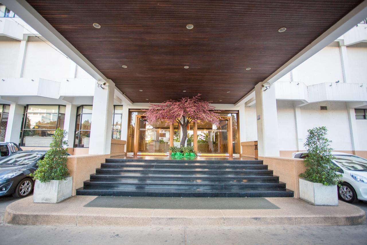 Seeharaj Hotel Uttaradit Exteriör bild