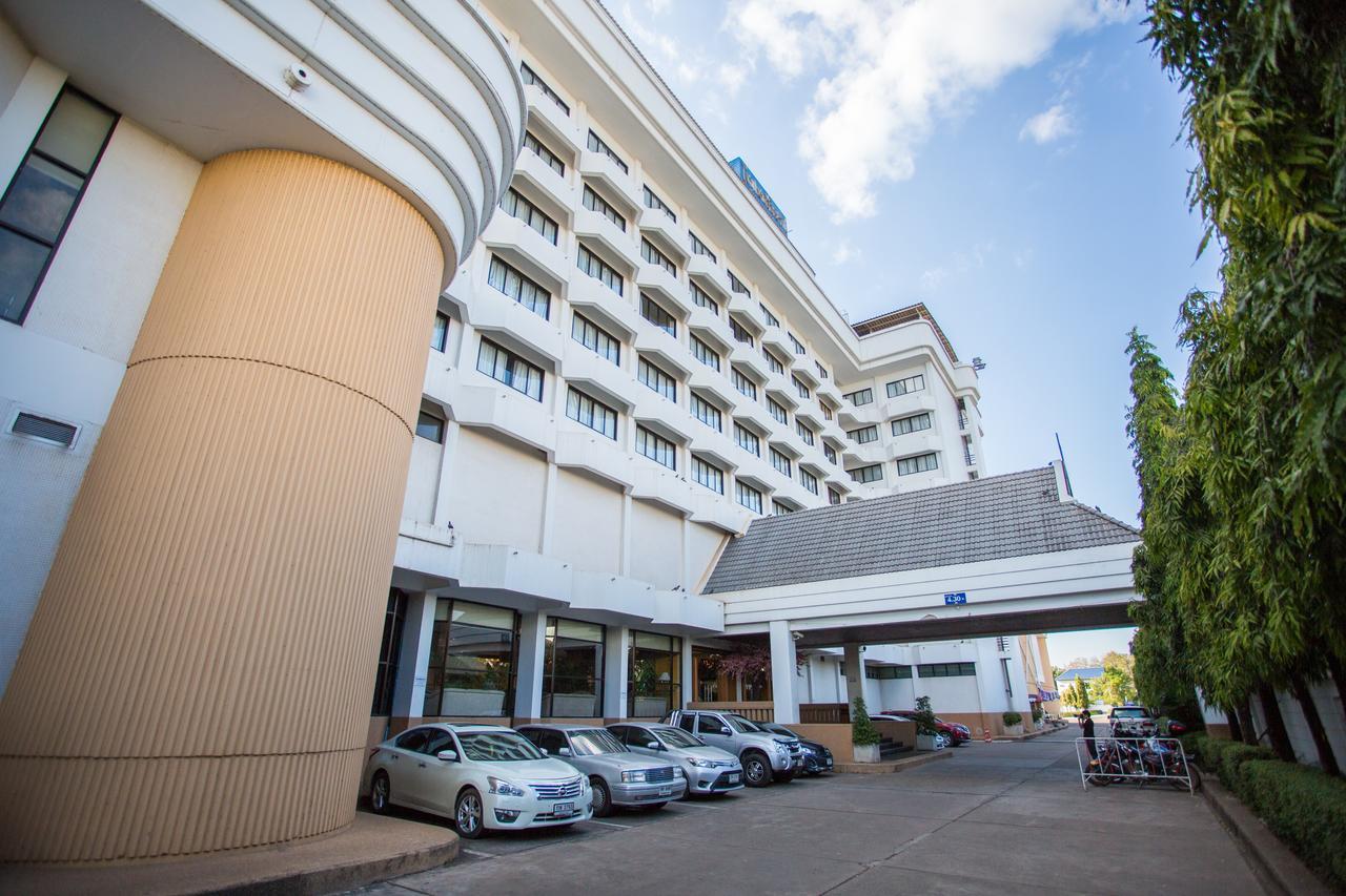 Seeharaj Hotel Uttaradit Exteriör bild